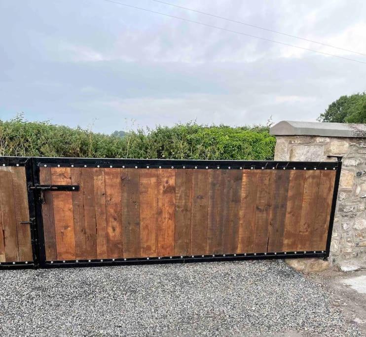 Tom Rocky'S Farmyard Villa Templemore Exterior photo
