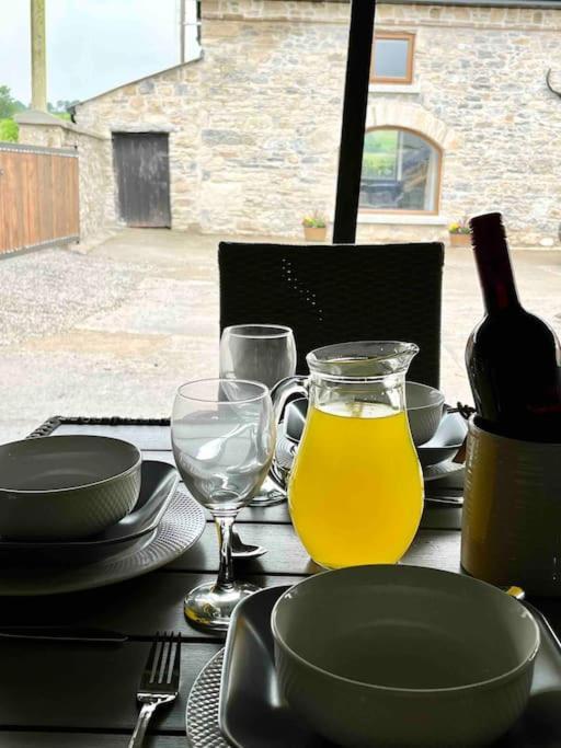 Tom Rocky'S Farmyard Villa Templemore Exterior photo