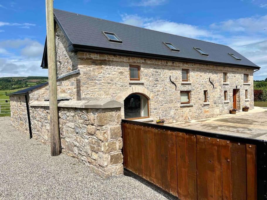 Tom Rocky'S Farmyard Villa Templemore Exterior photo