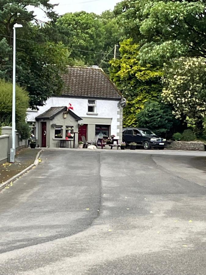 Tom Rocky'S Farmyard Villa Templemore Exterior photo